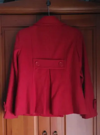Abrigo H&M paño rojo talla 46