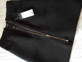 Falda Caroll negra con cremallera