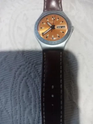 Reloj Swatch Marrón y Plateado