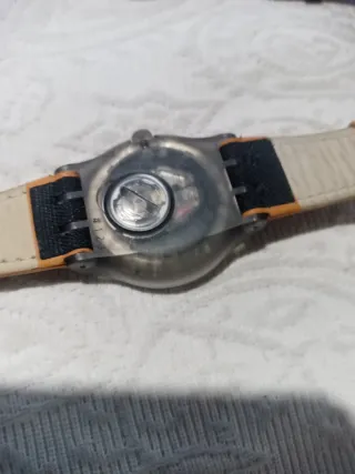 Reloj Swatch Marrón y Plateado