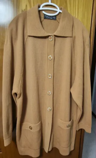 Cárdigan marrón con cuello