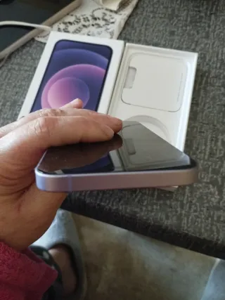 iPhone 12 viola