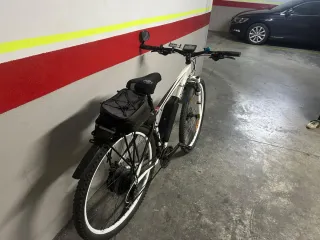 Bicicleta Eléctrica Specialized Blanca