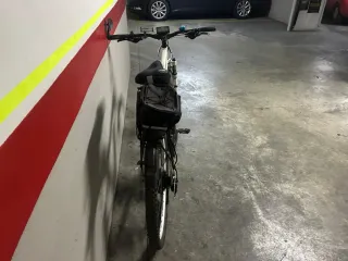 Bicicleta Eléctrica Specialized Blanca