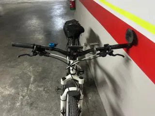 Bicicleta Eléctrica Specialized Blanca