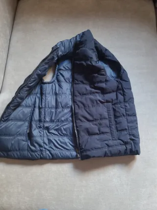 Chaleco acolchado negro Marca;  Álvaro Moreno