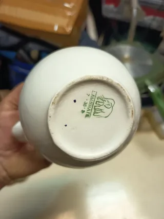 Teiera in ceramica bianca con decori oro