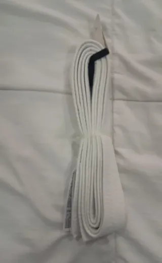 Cinturón artes marciales blanco sin usar