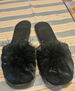 Zapatillas de satén con plumas talla 37