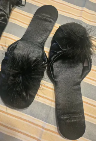 Zapatillas de satén con plumas talla 37