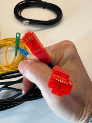 Lote de cables de red y fibra óptica
