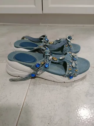 Sandalias vaqueras con pedrería