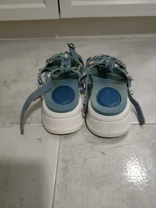 Sandalias vaqueras con pedrería