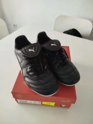 Botas de fútbol Puma negras.king Liga