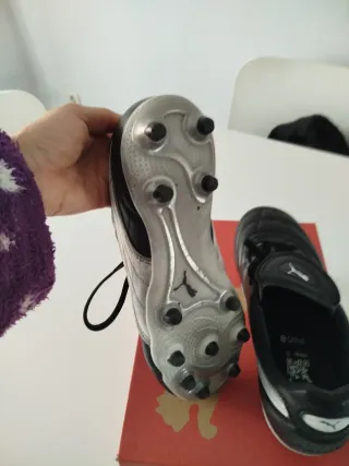 Botas de fútbol Puma negras.king Liga