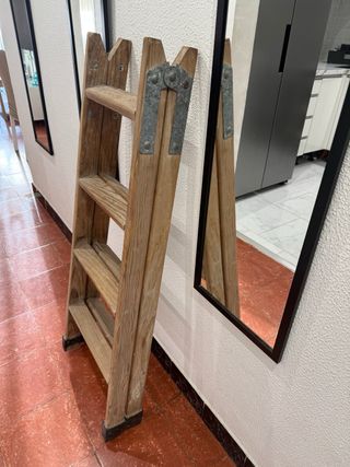 Escalera de madera plegable