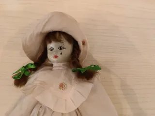 Muñeca de porcelana vintage