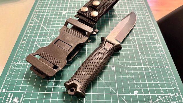 Coltello tattico con fodero completamente NUOVO