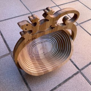 Curiosa cesta artesana de madera, de Lanzarote