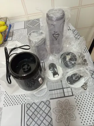 Licuadora Personal Sharp SA-FP1001BW,2 vasos