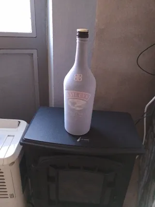 Bottiglia vuota Baileys effetto floccato