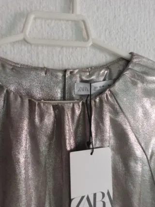 Vestido fiesta Zara niña plateado
