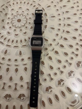 Reloj Casio Digital Negro y Plateado