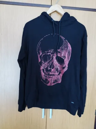 Sudadera Negra con Calavera Rosa