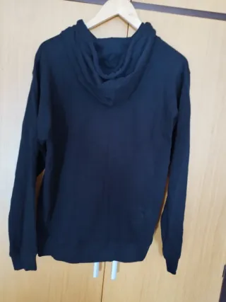 Sudadera Negra con Calavera Rosa