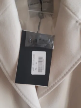 Cappotto nuovo con cartellino colore panna