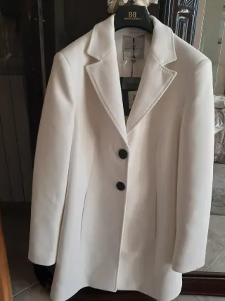 Cappotto nuovo con cartellino colore panna