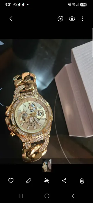 Reloj Guess Dorado con Cristales