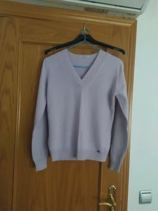 Jersey lila cuello pico, beige, gris cuello caja.