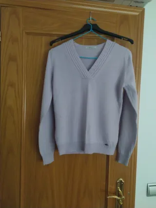 Jersey lila cuello pico, beige, gris cuello caja.