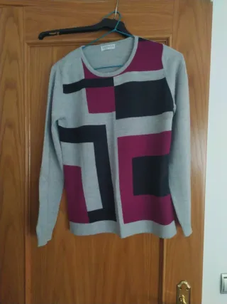 Jersey lila cuello pico, beige, gris cuello caja.