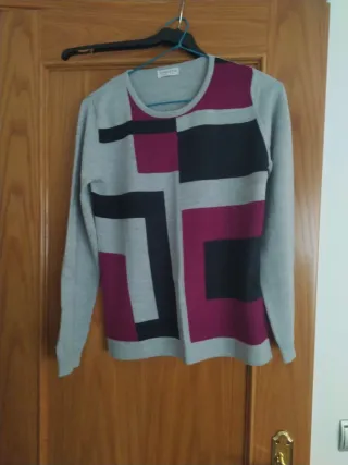 Jersey lila cuello pico, beige, gris cuello caja.