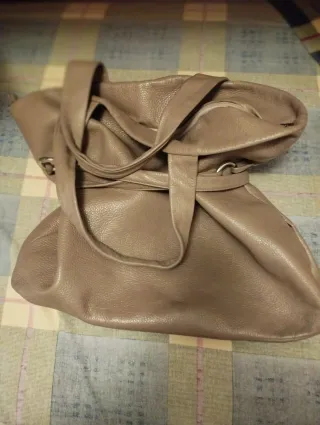 Borsa Yuri vera pelle martellata