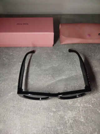 Occhiali da sole Miu Miu neri e oro