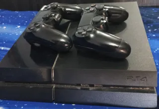 PS4 (PlayStation 4) Nero + 2 Controller