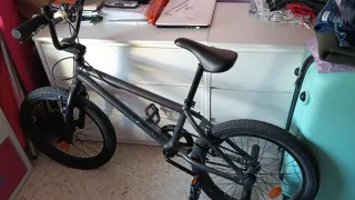 Bicicleta BMX gris