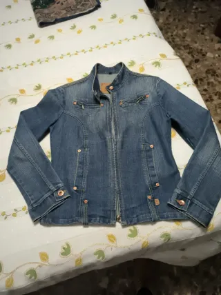 Chaqueta vaquera Marcá estilo torera,o morera