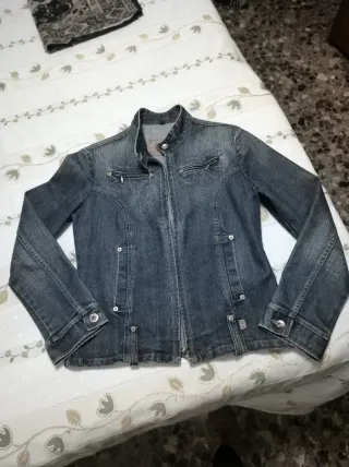 Chaqueta vaquera Marcá estilo torera,o morera