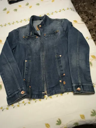 Chaqueta vaquera Marcá estilo torera,o morera