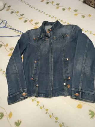 Chaqueta vaquera Marcá estilo torera,o morera