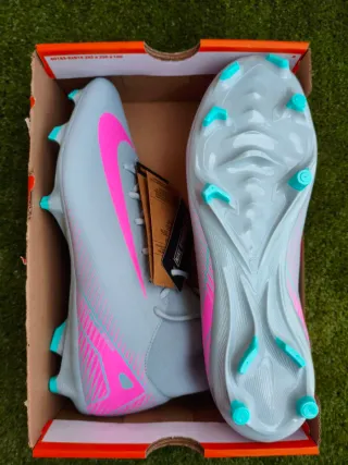 Scarpe da calcio Nike grigie e rosa