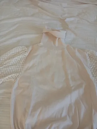 Jersey cuello alto mangas transparentes