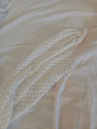 Jersey cuello alto mangas transparentes