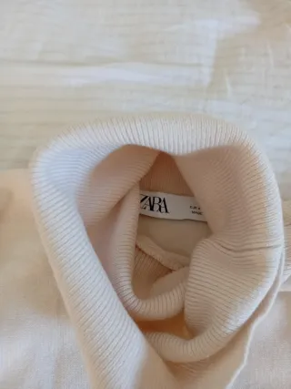 Jersey cuello alto mangas transparentes