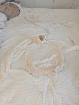 Jersey cuello alto mangas transparentes