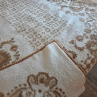 Manta de invierno beige y marrón